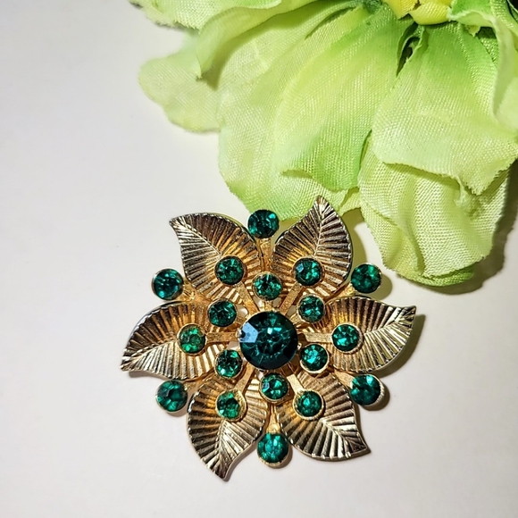 CORO LEAF WREATH GREEN RHINESTONE CRYSTAL PIN BROOCH - Picture 7 of 7